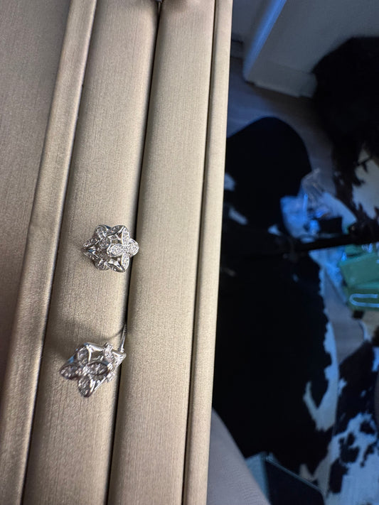 Wood Sorel diamond stud