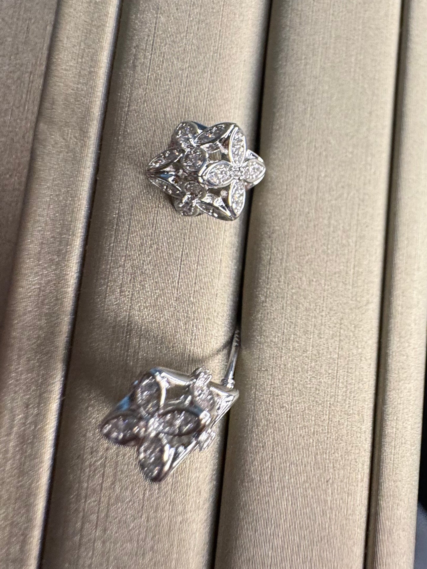Wood Sorel diamond stud