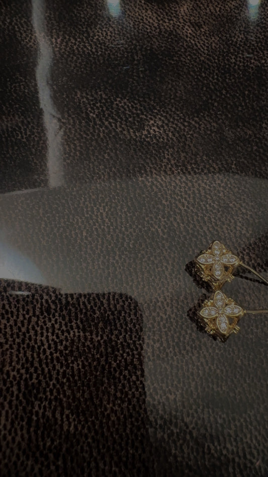 Wood Sorel diamond stud