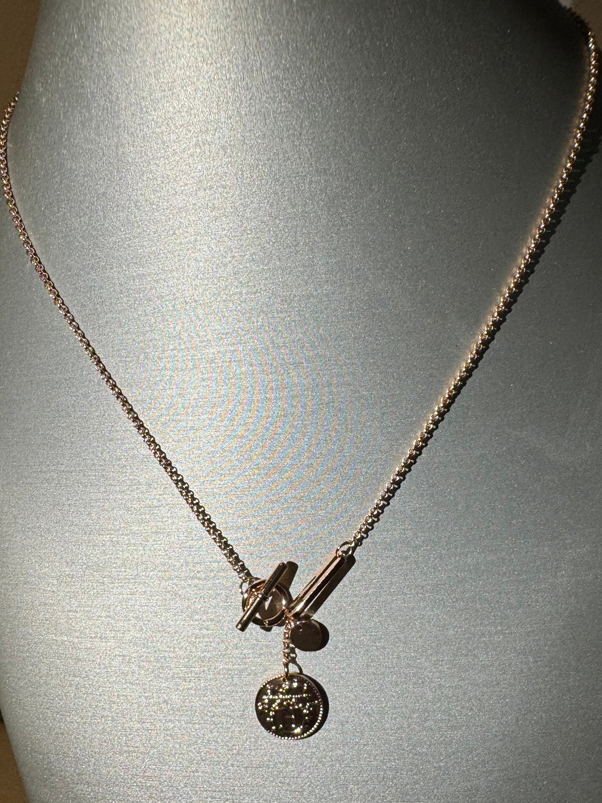 Rose togggle necklace