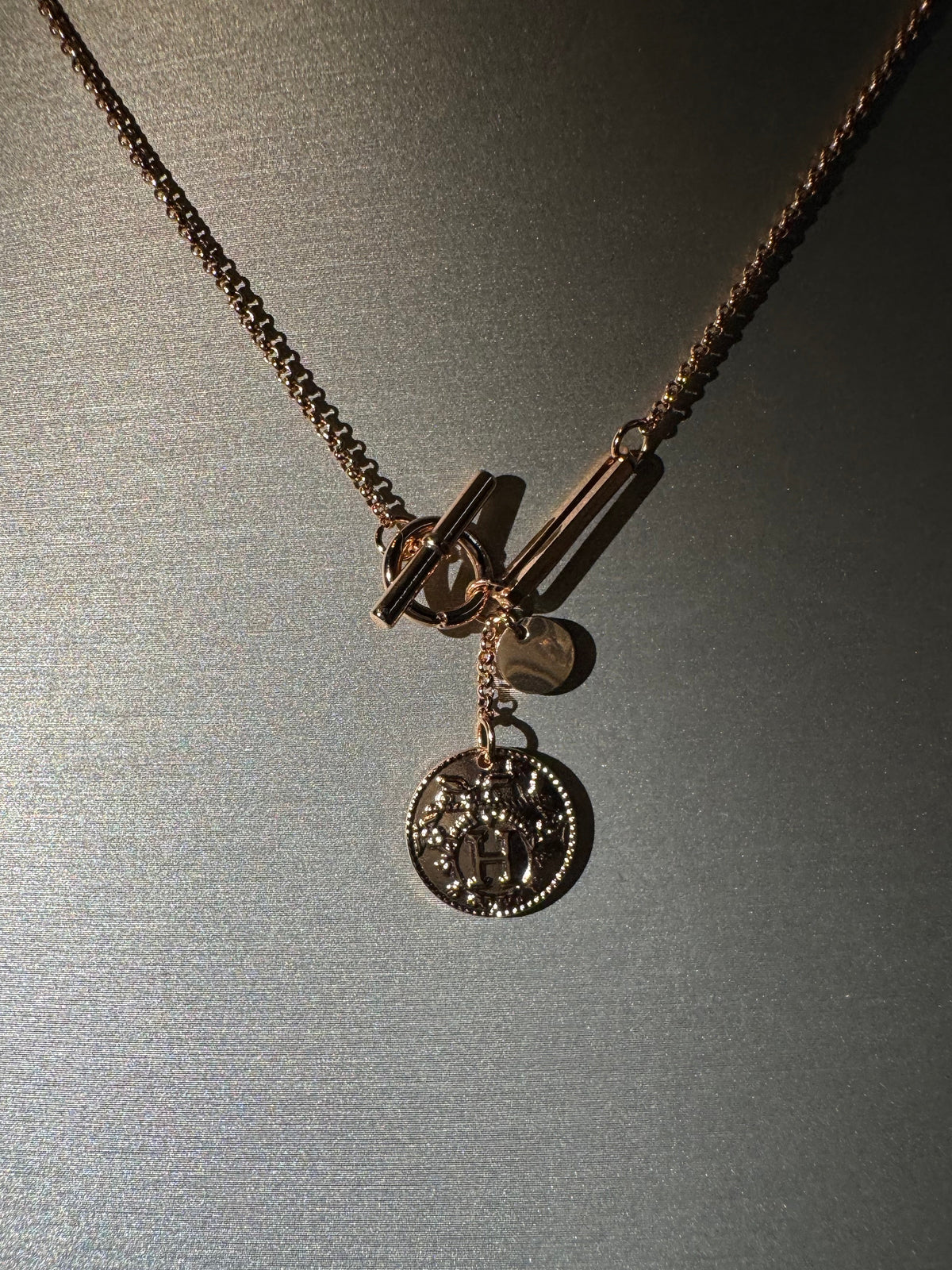Rose togggle necklace