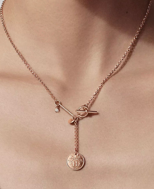 Rose togggle necklace